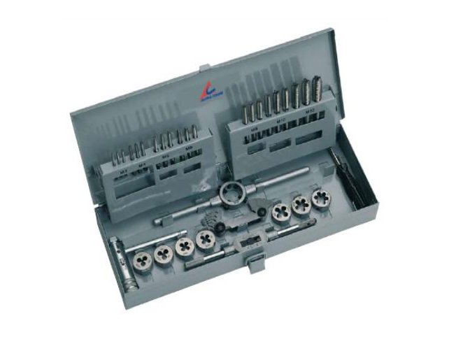 Coffret métallique tarauds, filières et accessoires M3 à M12